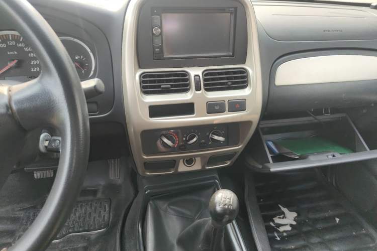 Used Nissan Paladin 2013 2.4L Two-Wheel Drive Standard Version China IV Standard Audio And AC Panel