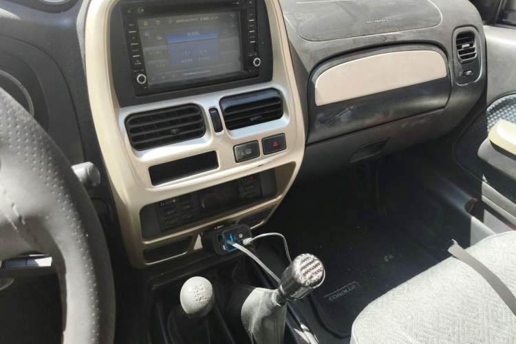 Used Nissan Paladin 2013 2.4L 4x4 Standard Version China V Standard Audio And AC Panel