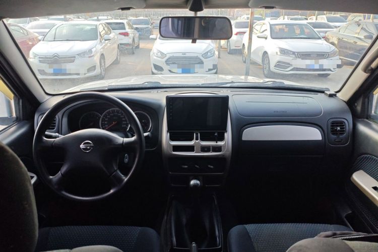 Used Nissan Paladin 2013 2.4L Two-Wheel Drive Standard Version China V Standard Center Console