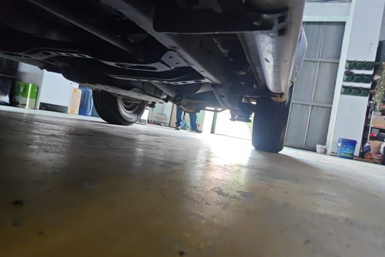 Used Nissan Paladin 2013 2.4L Two-Wheel Drive Standard Version China IV Standard Chassis Front Left