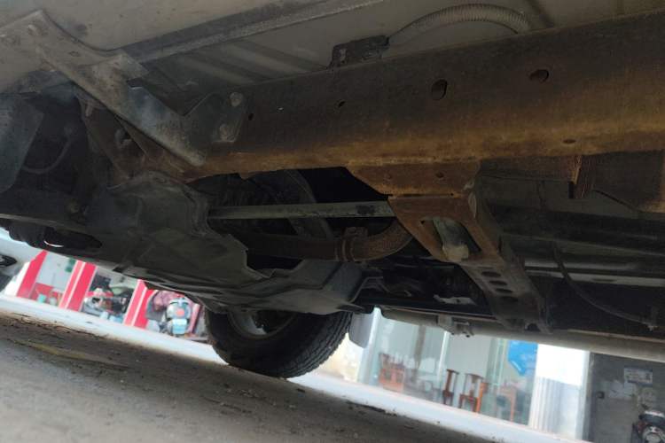Used Nissan Paladin 2013 2.4L Two-Wheel Drive Standard Version China IV Standard Chassis Front Left