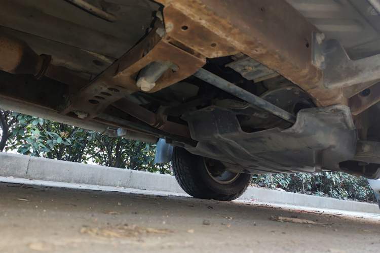 Used Nissan Paladin 2013 2.4L Two-Wheel Drive Standard Version China IV Standard Chassis Front Right