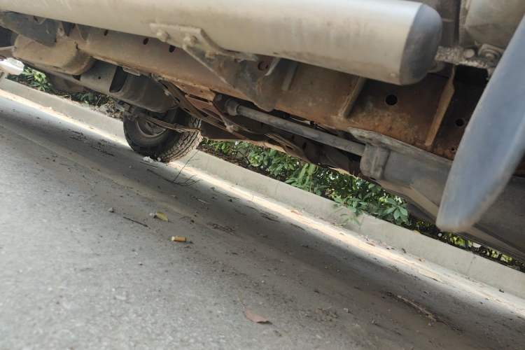Used Nissan Paladin 2013 2.4L Two-Wheel Drive Standard Version China IV Standard Chassis Front Right