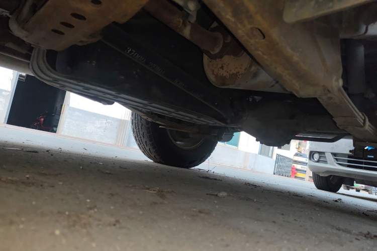 Used Nissan Paladin 2013 2.4L Two-Wheel Drive Standard Version China IV Standard Chassis Rear Left
