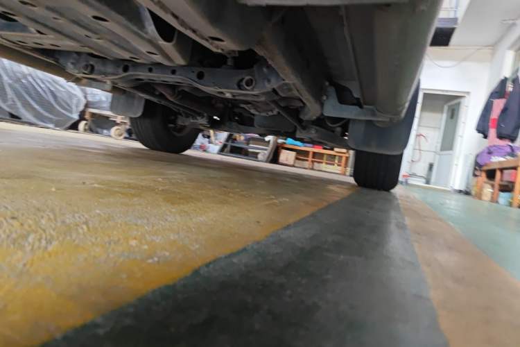 Used Nissan Paladin 2013 2.4L Two-Wheel Drive Standard Version China IV Standard Chassis Rear Right