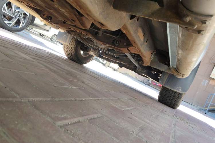 Used Nissan Paladin 2013 2.4L 4x4 Standard Version China V Standard Chassis Rear Right