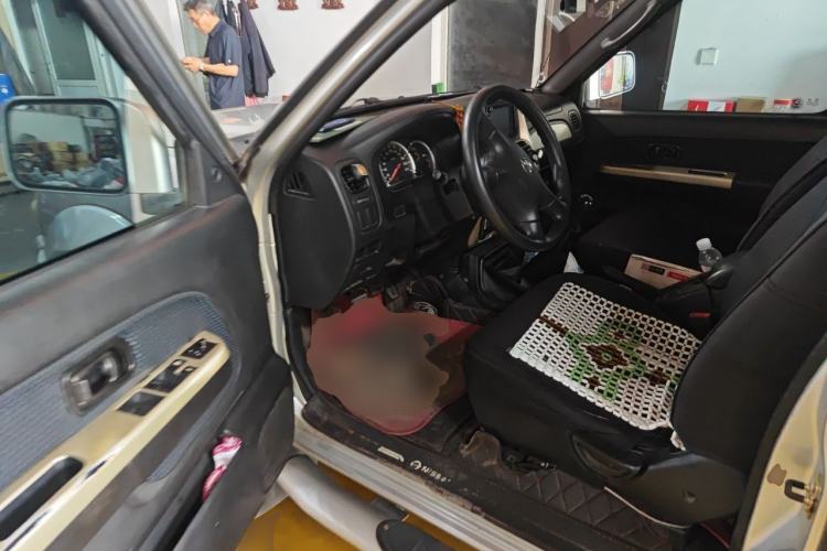 Used Nissan Paladin 2013 2.4L Two-Wheel Drive Standard Version China IV Standard Driver Seat
