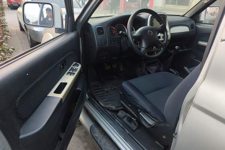 Used Nissan Paladin 2013 2.4L Two-Wheel Drive Standard Version China IV Standard Driver Seat