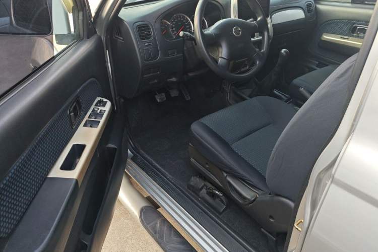 Used Nissan Paladin 2013 2.4L Two-Wheel Drive Standard Version China V Standard Driver Seat