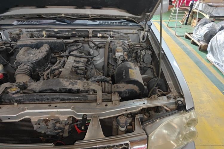 Used Nissan Paladin 2013 2.4L Two-Wheel Drive Standard Version China IV Standard Engine Bay Left