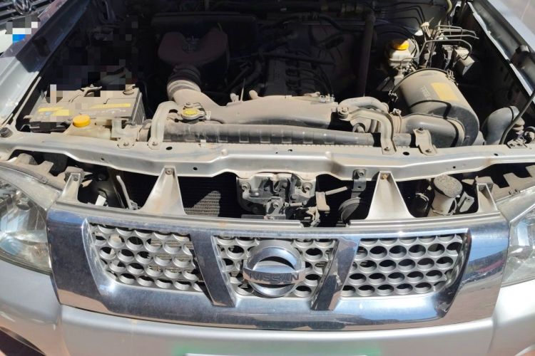 Used Nissan Paladin 2013 2.4L 4x4 Standard Version China V Standard Engine Bay