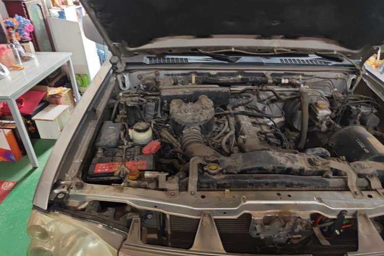 Used Nissan Paladin 2013 2.4L Two-Wheel Drive Standard Version China IV Standard Engine Bay Right