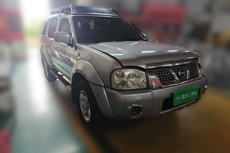 Used Nissan Paladin 2013 2.4L Two-Wheel Drive Standard Version China IV Standard Front Right 45 Deg