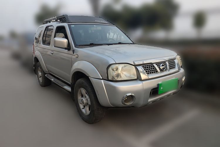 Used Nissan Paladin 2013 2.4L Two-Wheel Drive Standard Version China IV Standard Front Right 45 Deg