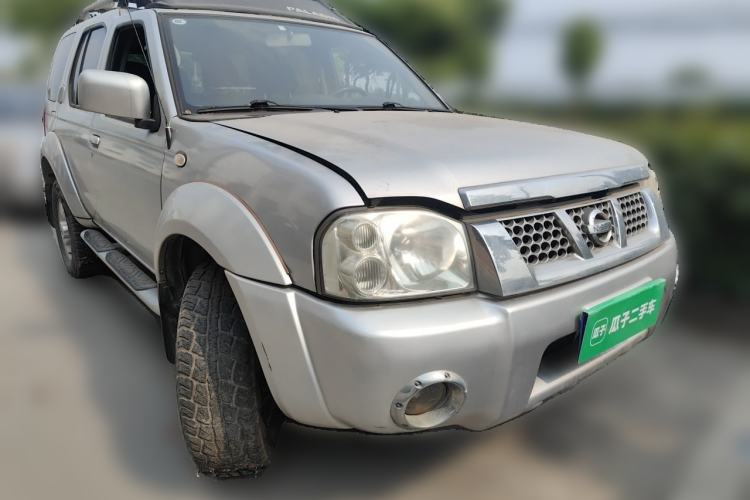 Used Nissan Paladin 2013 2.4L Two-Wheel Drive Standard Version China IV Standard Front Right 45 Deg