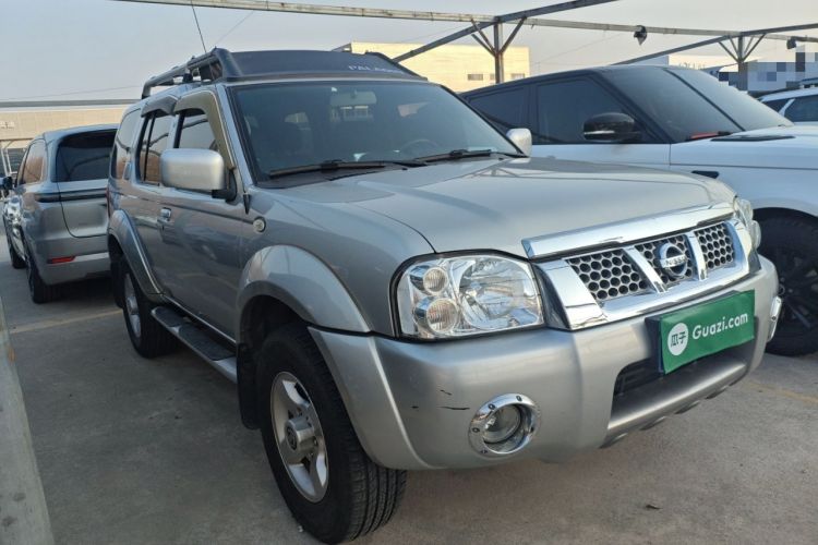 Used Nissan Paladin 2013 2.4L Two-Wheel Drive Standard Version China V Standard Front Right 45 Deg