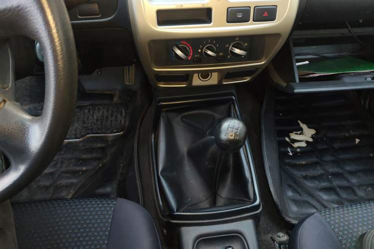 Used Nissan Paladin 2013 2.4L Two-Wheel Drive Standard Version China IV Standard Gear Lever