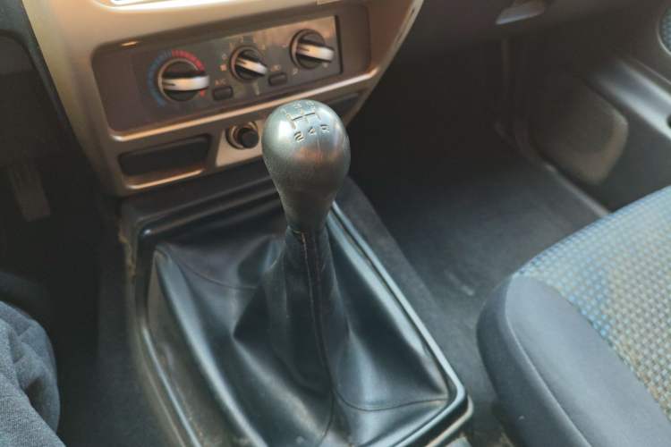Used Nissan Paladin 2013 2.4L Two-Wheel Drive Standard Version China V Standard Gear Lever