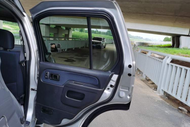 Used Nissan Paladin 2013 2.4L 4x4 Luxury Version China V Standard Interior 6