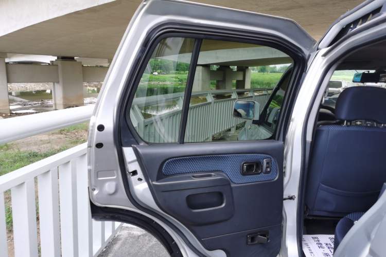 Used Nissan Paladin 2013 2.4L 4x4 Luxury Version China V Standard Interior 8