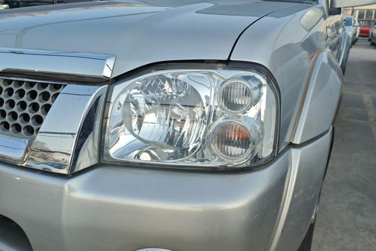 Used Nissan Paladin 2013 2.4L Two-Wheel Drive Standard Version China V Standard Left Front Headlight