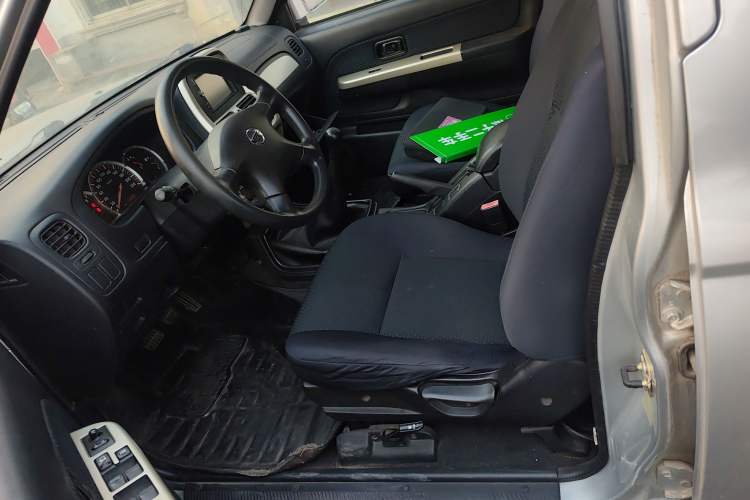 Used Nissan Paladin 2013 2.4L Two-Wheel Drive Standard Version China IV Standard Left Front Seat