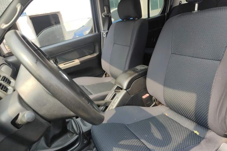 Used Nissan Paladin 2013 2.4L Two-Wheel Drive Standard Version China IV Standard Left Front Seat