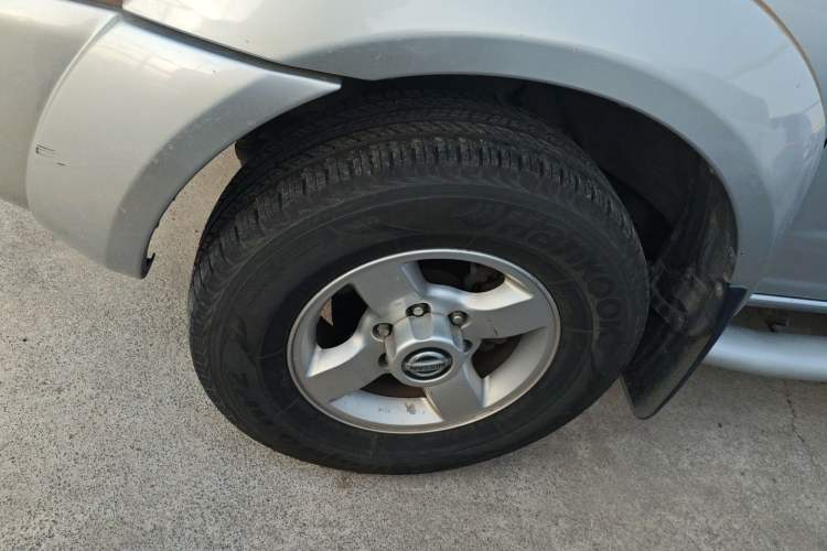 Used Nissan Paladin 2013 2.4L Two-Wheel Drive Standard Version China V Standard Left Front Wheel Hub