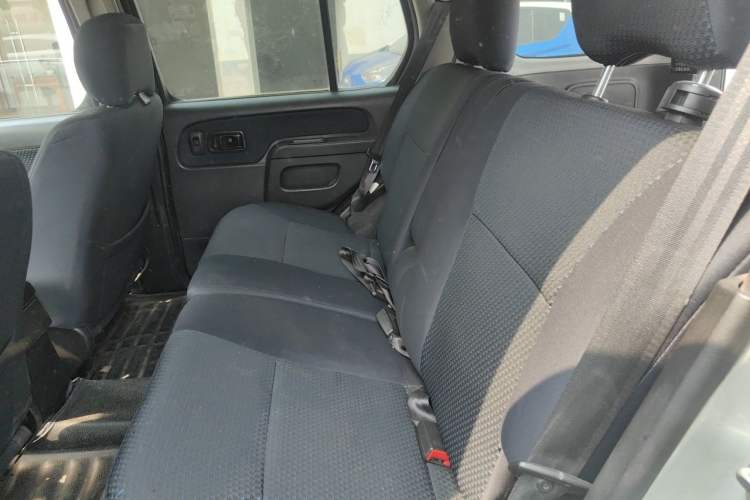 Used Nissan Paladin 2013 2.4L Two-Wheel Drive Standard Version China IV Standard Left Rear Seat