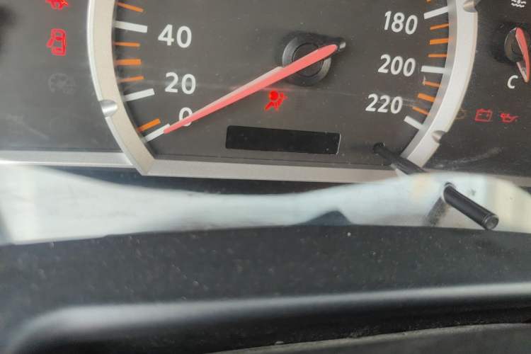 Used Nissan Paladin 2013 2.4L Two-Wheel Drive Standard Version China IV Standard Odometer Close Up