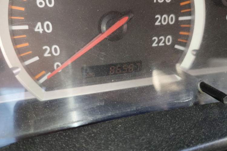 Used Nissan Paladin 2013 2.4L 4x4 Standard Version China V Standard Odometer Close Up