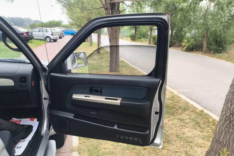 Used Nissan Paladin 2013 2.4L 4x4 Luxury Version China V Standard Right Front Door Interior