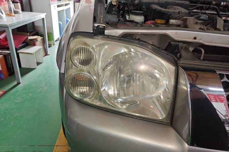 Used Nissan Paladin 2013 2.4L Two-Wheel Drive Standard Version China IV Standard Right Front Headlight
