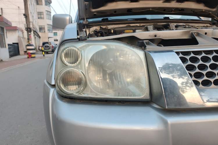 Used Nissan Paladin 2013 2.4L Two-Wheel Drive Standard Version China IV Standard Right Front Headlight