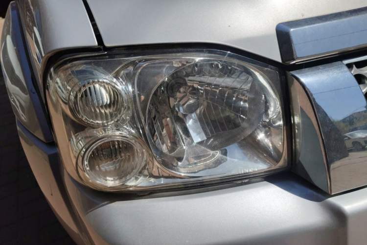 Used Nissan Paladin 2013 2.4L 4x4 Standard Version China V Standard Right Front Headlight