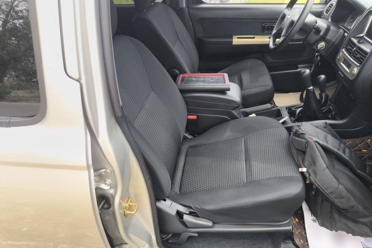 Used Nissan Paladin 2013 2.4L 4x4 Luxury Version China V Standard Right Front Seat