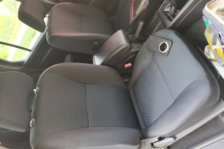 Used Nissan Paladin 2013 2.4L 4x4 Luxury Version China V Standard Right Front Seat