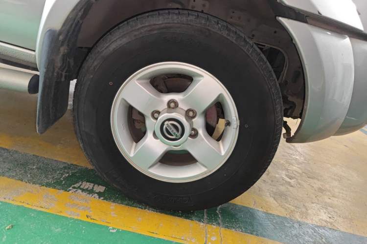Used Nissan Paladin 2013 2.4L Two-Wheel Drive Standard Version China IV Standard Right Front Wheel Hub