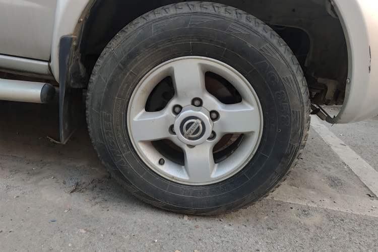 Used Nissan Paladin 2013 2.4L Two-Wheel Drive Standard Version China IV Standard Right Front Wheel Hub