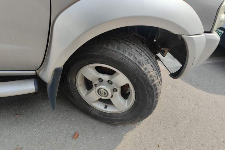 Used Nissan Paladin 2013 2.4L Two-Wheel Drive Standard Version China IV Standard Right Front Wheel Hub