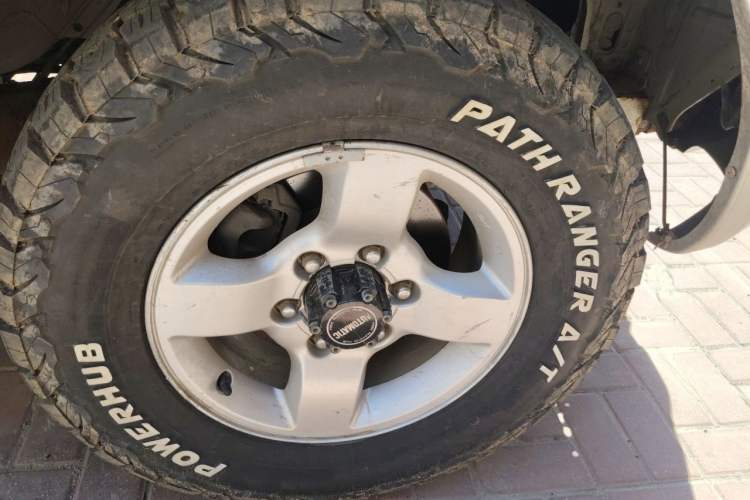 Used Nissan Paladin 2013 2.4L 4x4 Standard Version China V Standard Right Front Wheel Hub