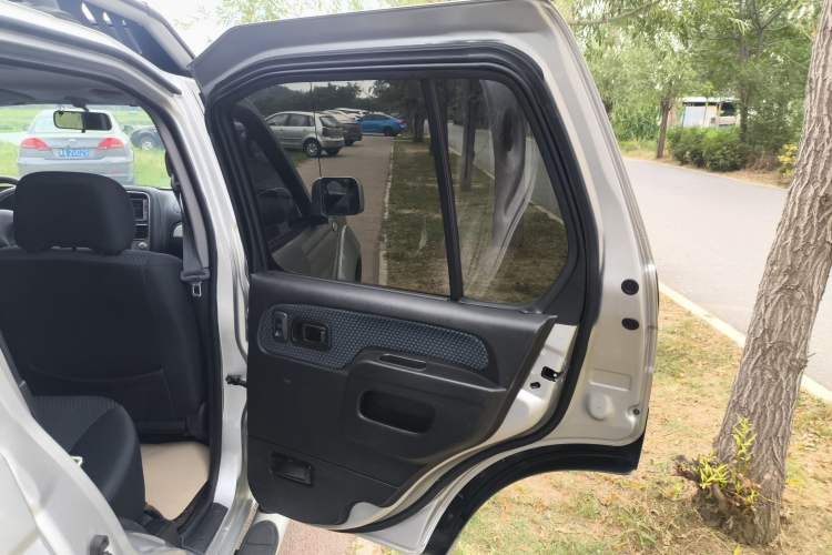 Used Nissan Paladin 2013 2.4L 4x4 Luxury Version China V Standard Right Rear Door Interior