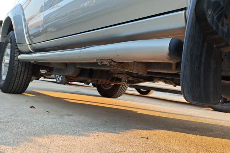 Used Nissan Paladin 2013 2.4L Two-Wheel Drive Standard Version China V Standard Right Side Sill