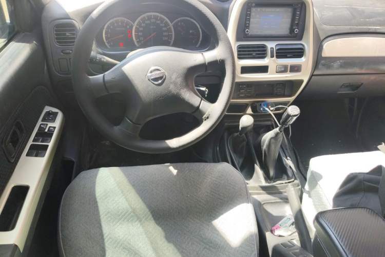 Used Nissan Paladin 2013 2.4L 4x4 Standard Version China V Standard Steering Wheel