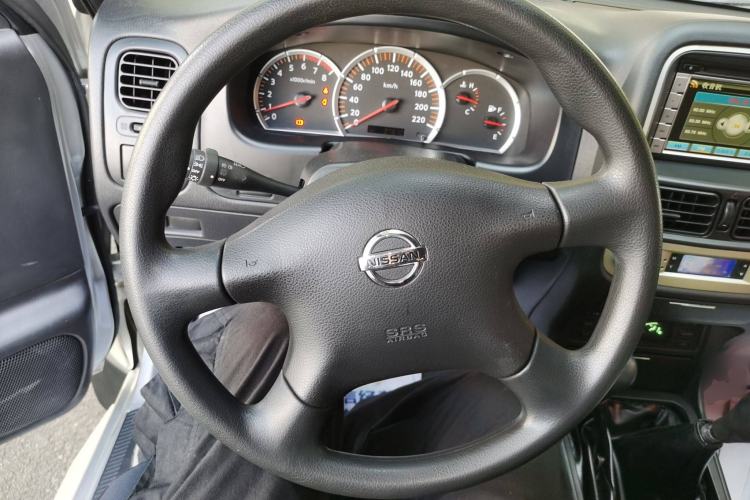 Used Nissan Paladin 2013 2.4L 4x4 Luxury Version China V Standard Steering Wheel