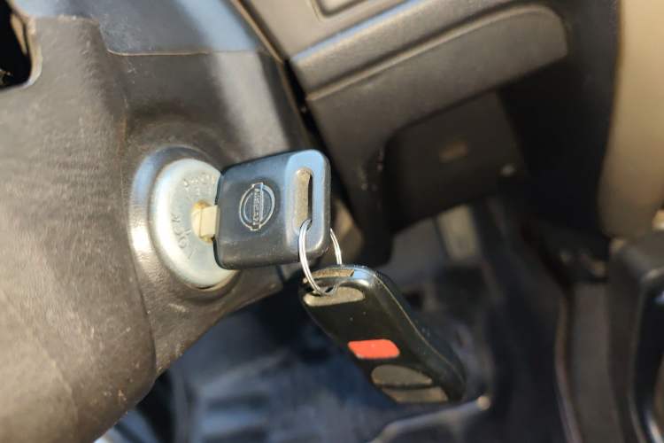 Used Nissan Paladin 2013 2.4L Two-Wheel Drive Standard Version China IV Standard Vehicle Key