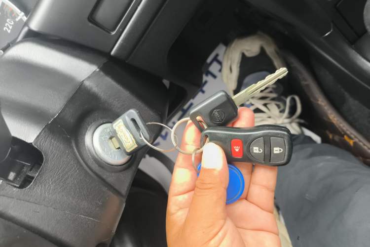 Used Nissan Paladin 2013 2.4L 4x4 Luxury Version China V Standard Vehicle Key