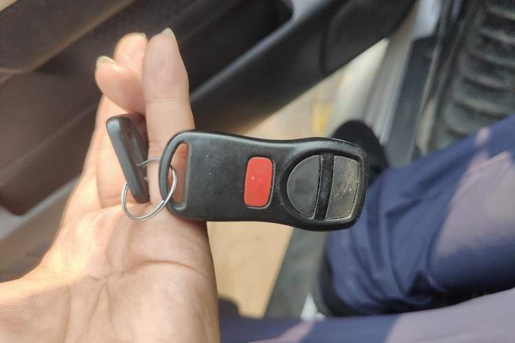 Used Nissan Paladin 2013 2.4L Two-Wheel Drive Standard Version China IV Standard Vehicle Key