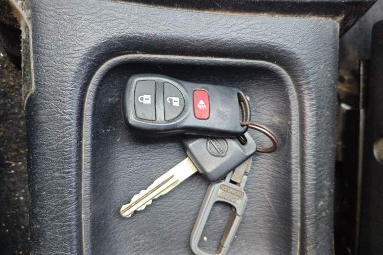 Used Nissan Paladin 2013 2.4L Two-Wheel Drive Standard Version China V Standard Vehicle Key