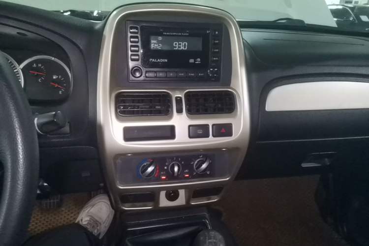Used Nissan Paladin 2013 2.4L Two-Wheel Drive Standard Version China IV Standard Audio And AC Panel